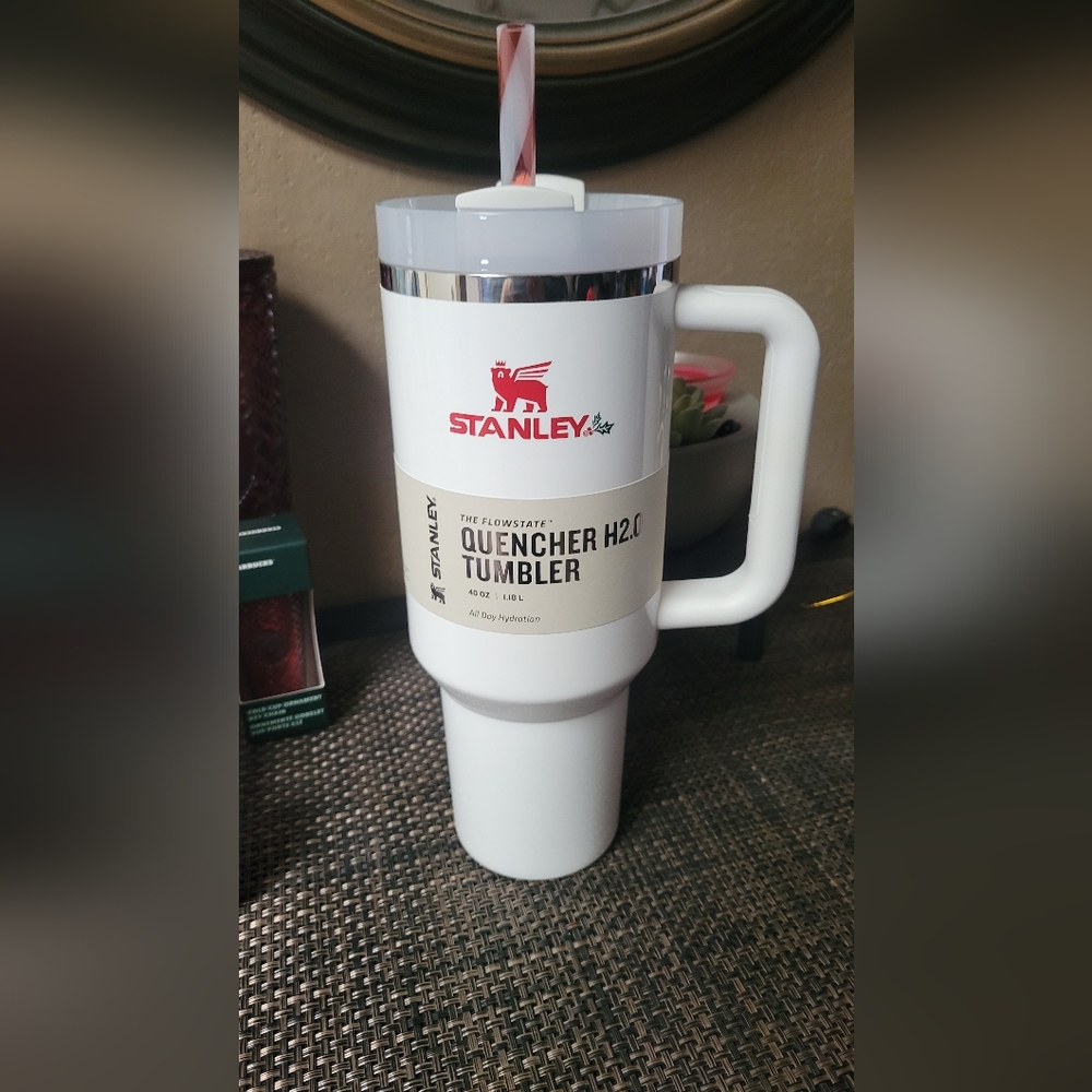 Stanley Mistletoe Twist 40oz Quencher